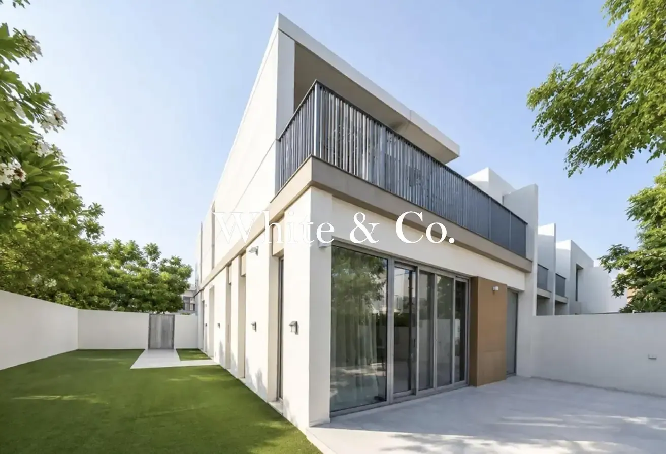 Extended Plot & Master | Enclosed kitchen