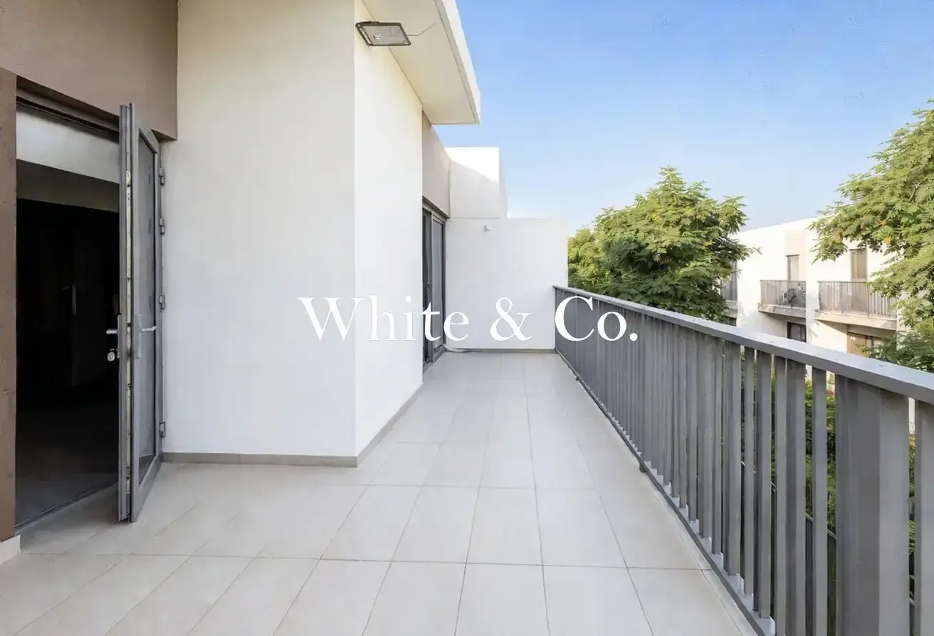 Extended Plot & Master | Enclosed kitchen