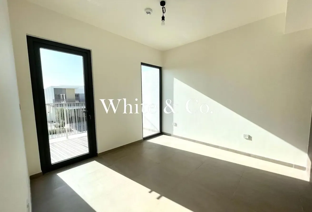 Extended Plot & Master | Enclosed kitchen