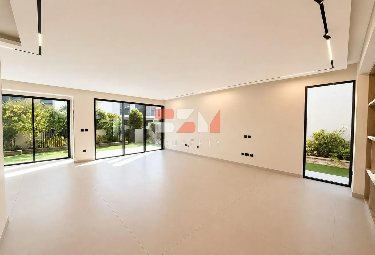 4BR + M + D | Large Plot | Private Garden