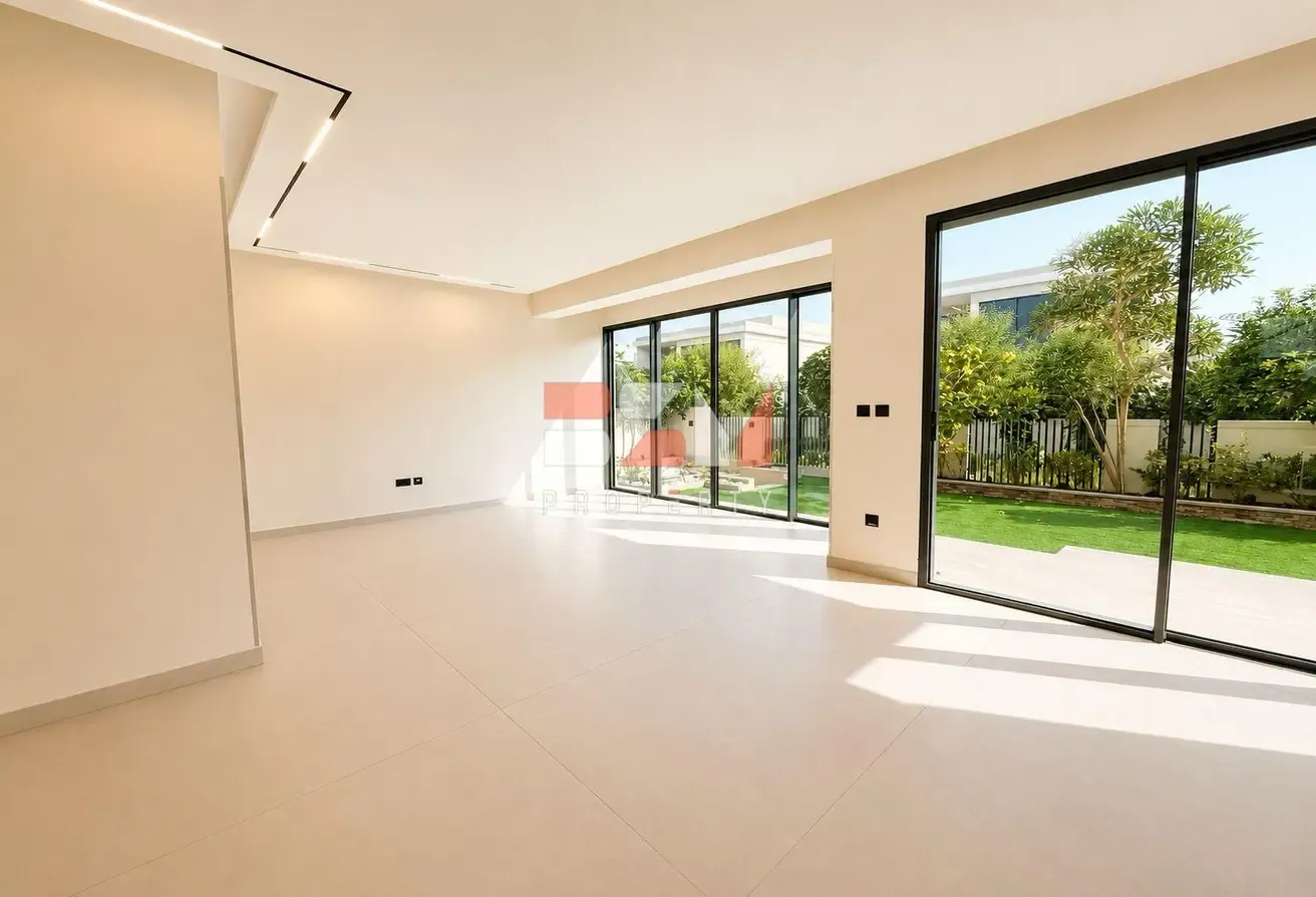 4BR + M + D | Large Plot | Private Garden