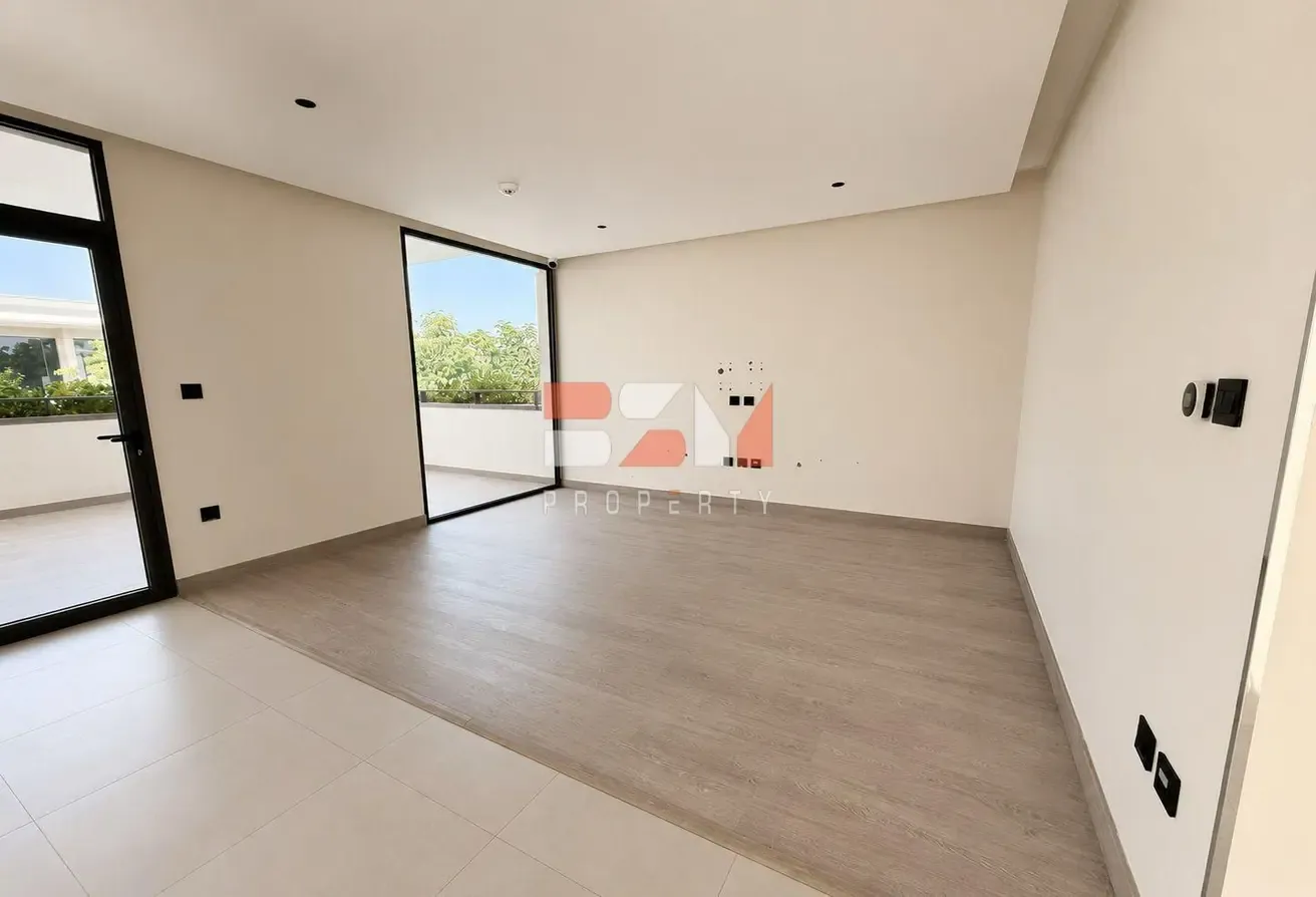 4BR + M + D | Large Plot | Private Garden