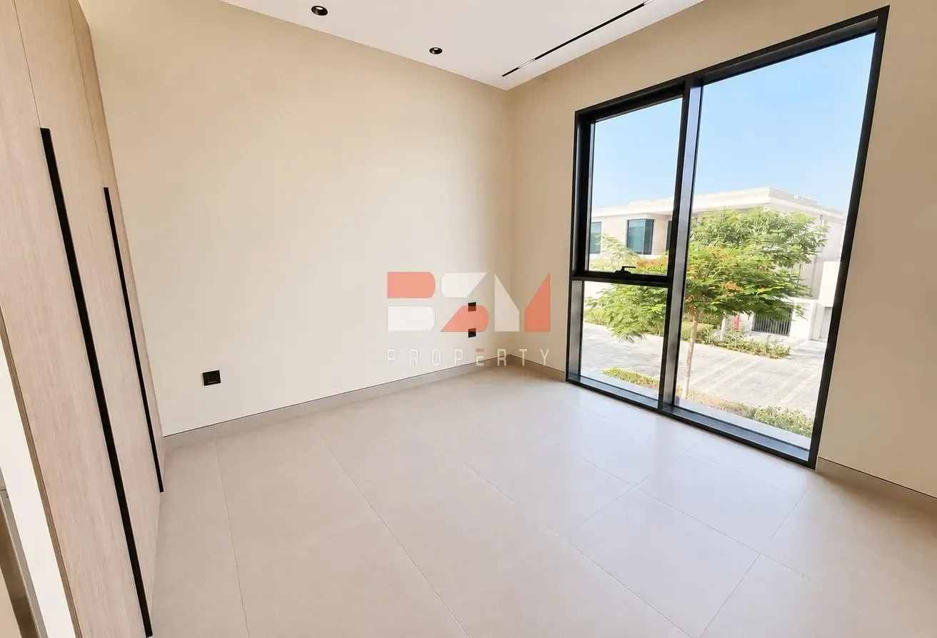 4BR + M + D | Large Plot | Private Garden