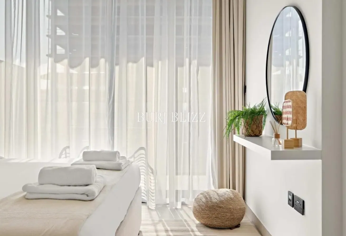 Exquisite Living 1BR | Bright Interiors | Vacant