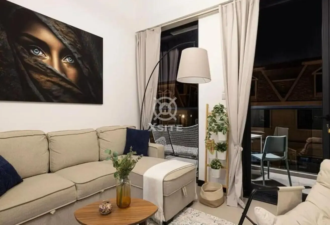 Lavish 1 BR | Fully Furnished | Community View