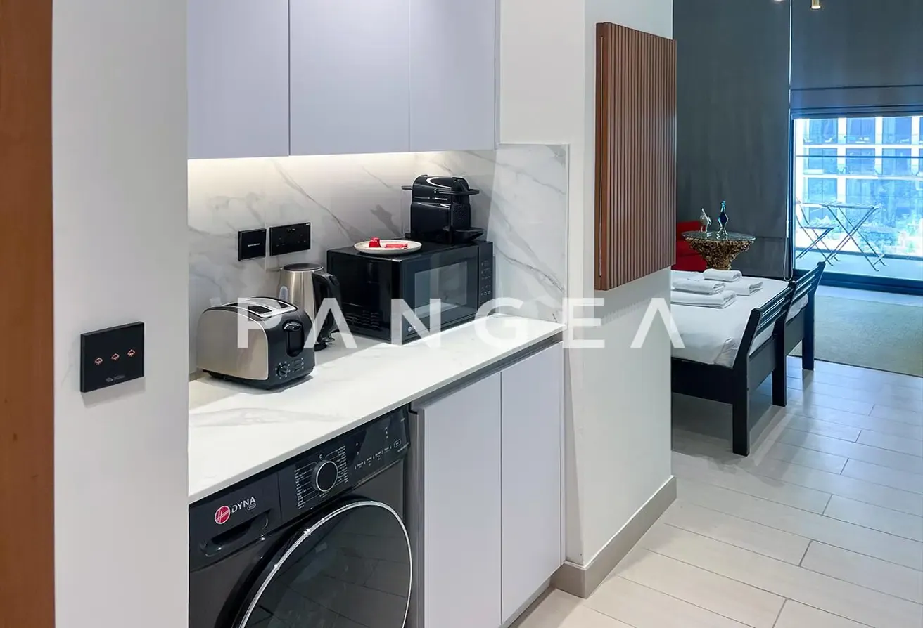 Furnished | Swimming Pool View | Vacant
