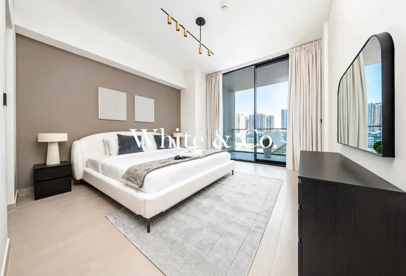 Largest Layout Pool View Corner Apartment