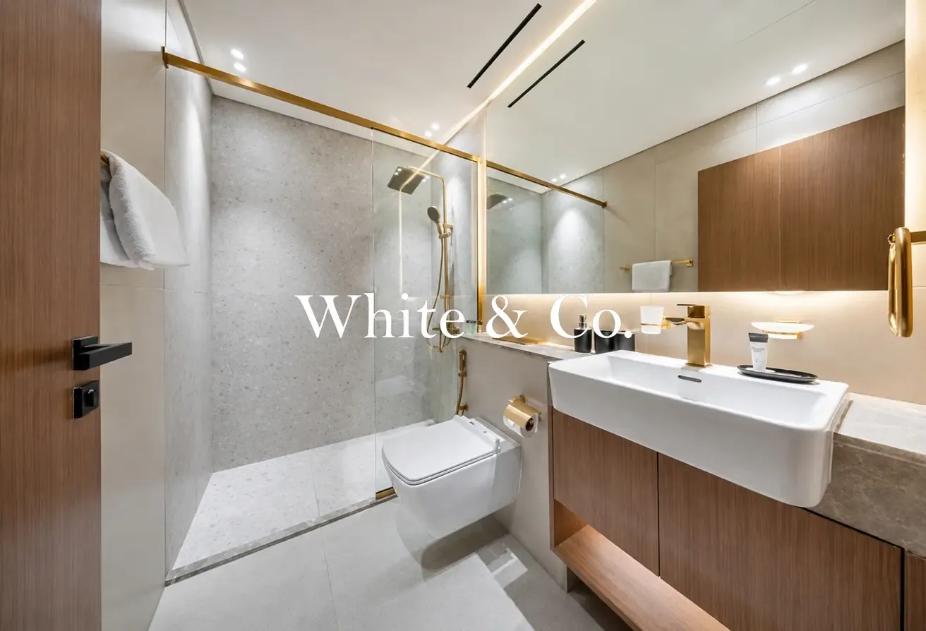 Largest Layout Pool View Corner Apartment
