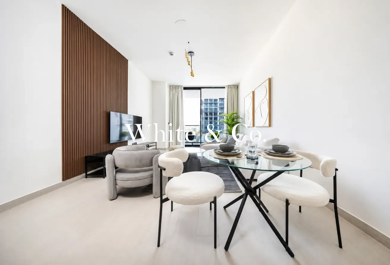 Largest Layout Pool View Corner Apartment