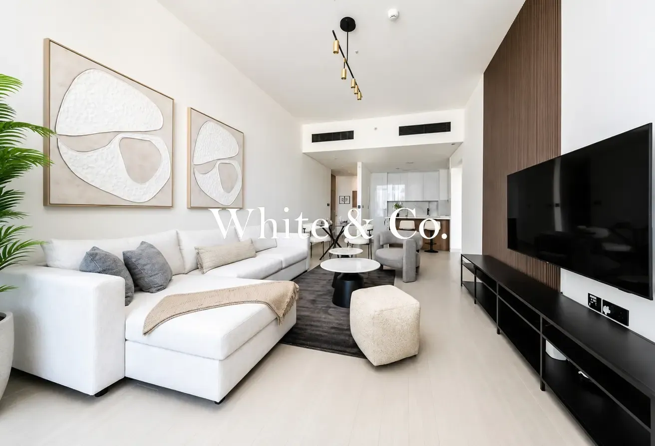 Largest Layout Pool View Corner Apartment