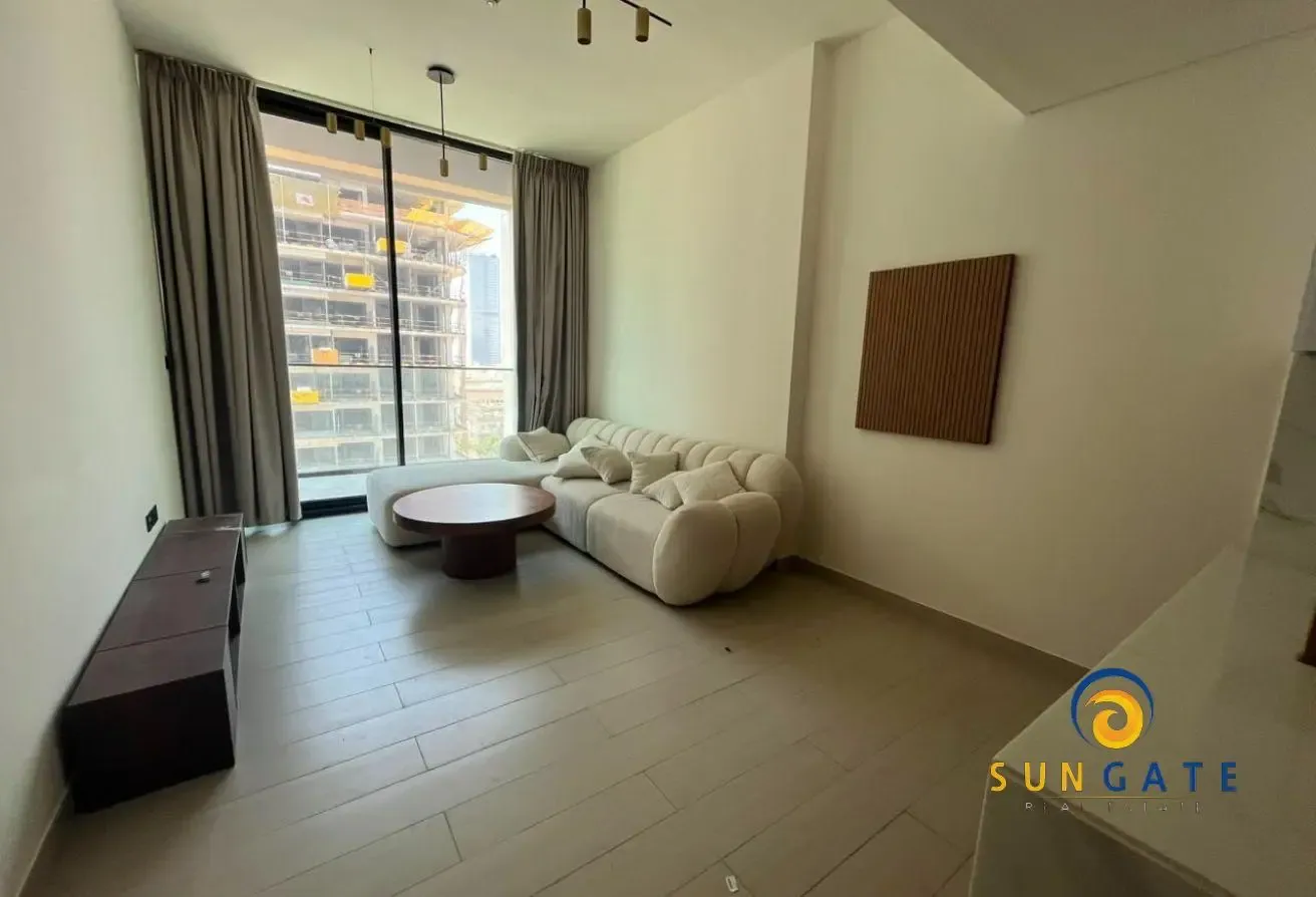 Furnihsed , equipped kitchen, Open views, Vacant
