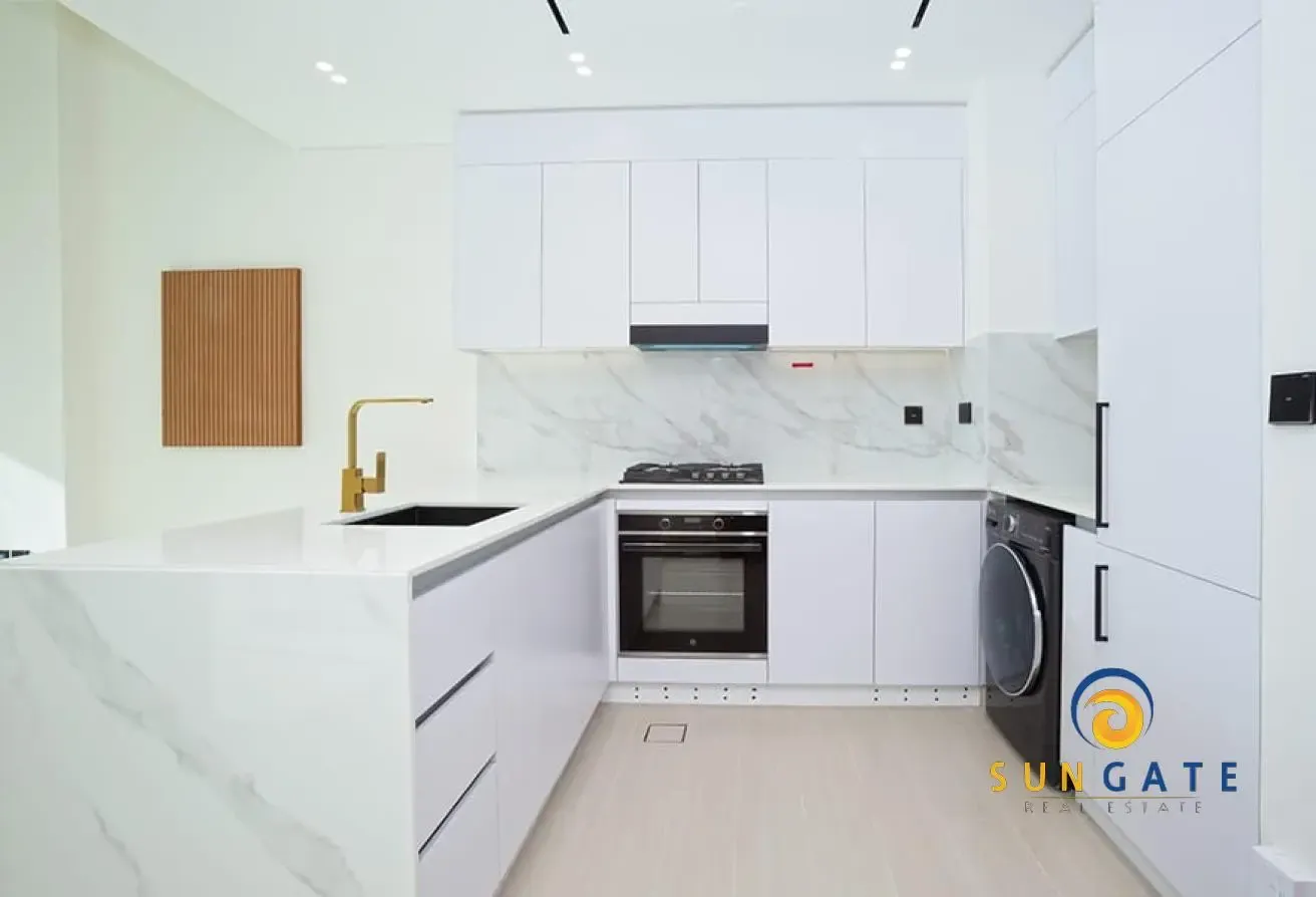 Furnihsed , equipped kitchen, Open views, Vacant