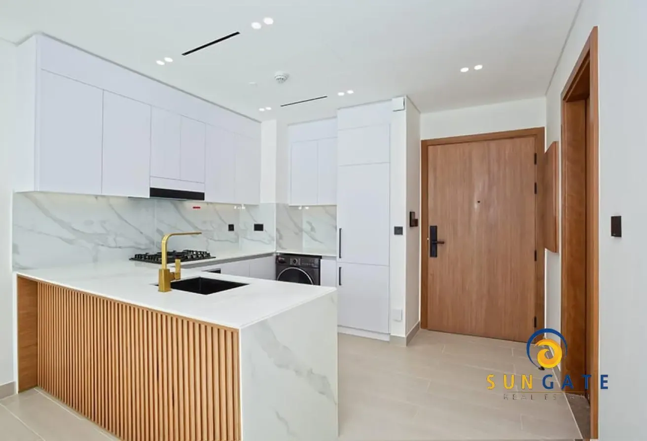 Furnihsed , equipped kitchen, Open views, Vacant