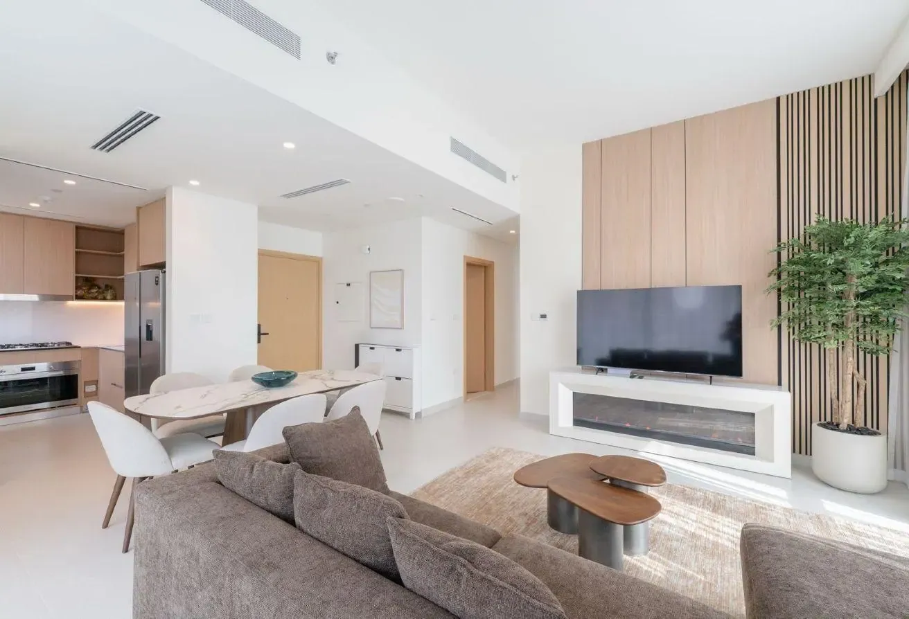 Amazing Amenities l Bright Unit l Great Location