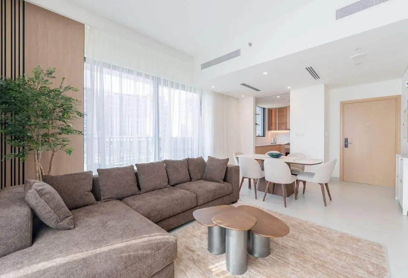 Amazing Amenities l Bright Unit l Great Location