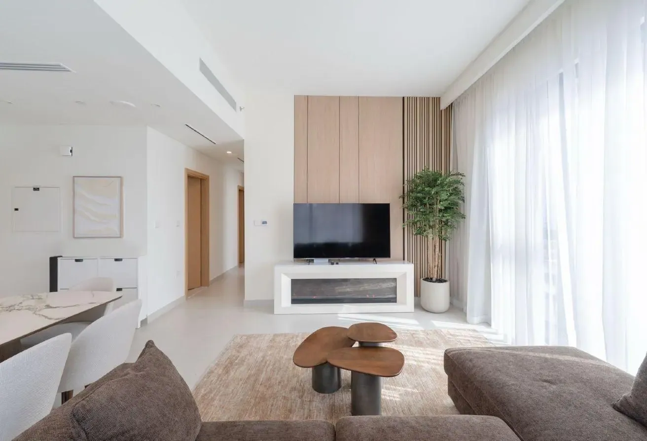 Amazing Amenities l Bright Unit l Great Location