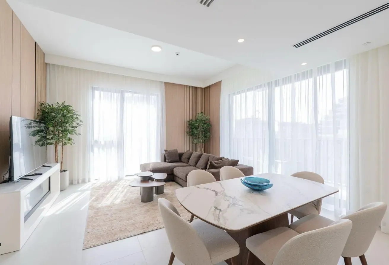Amazing Amenities l Bright Unit l Great Location