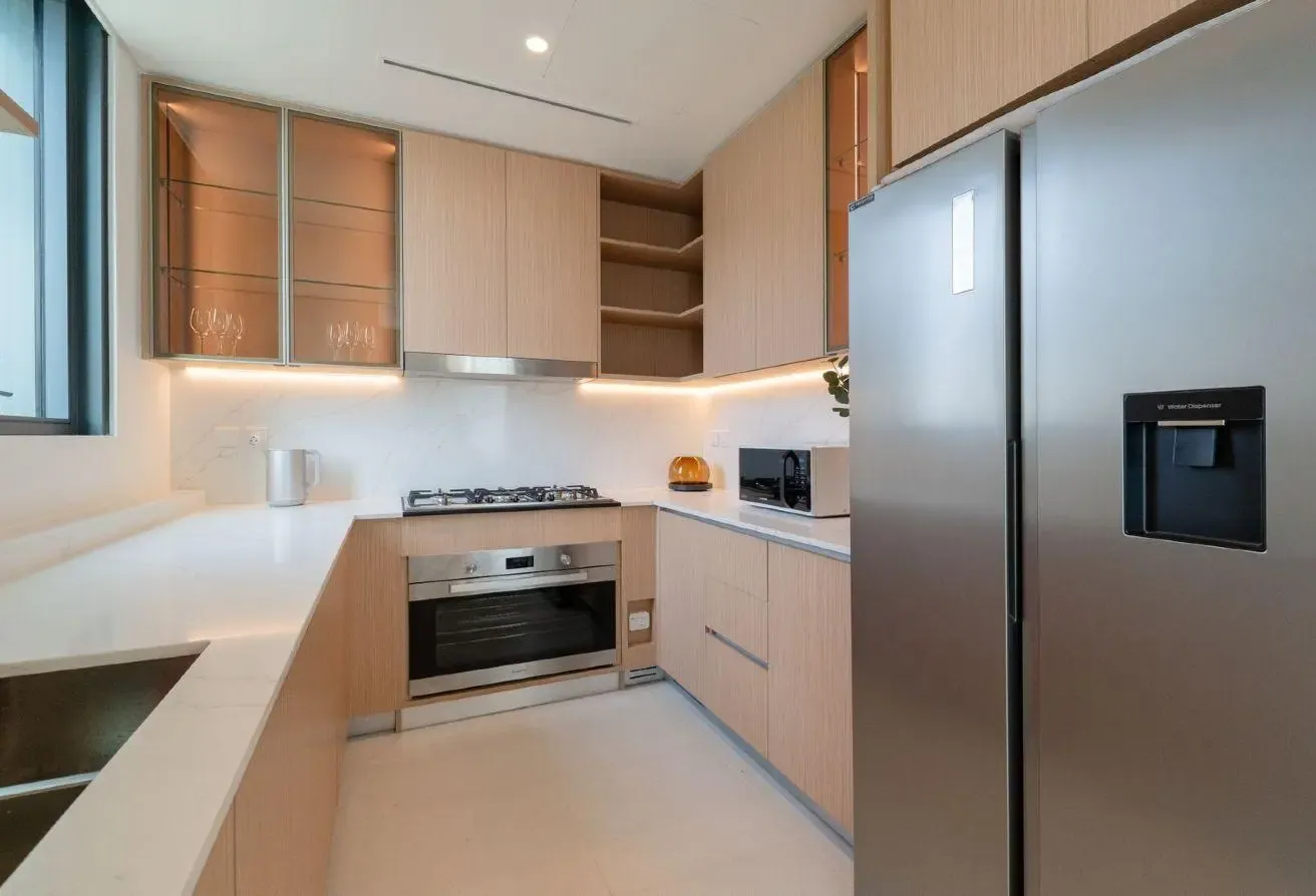 Amazing Amenities l Bright Unit l Great Location
