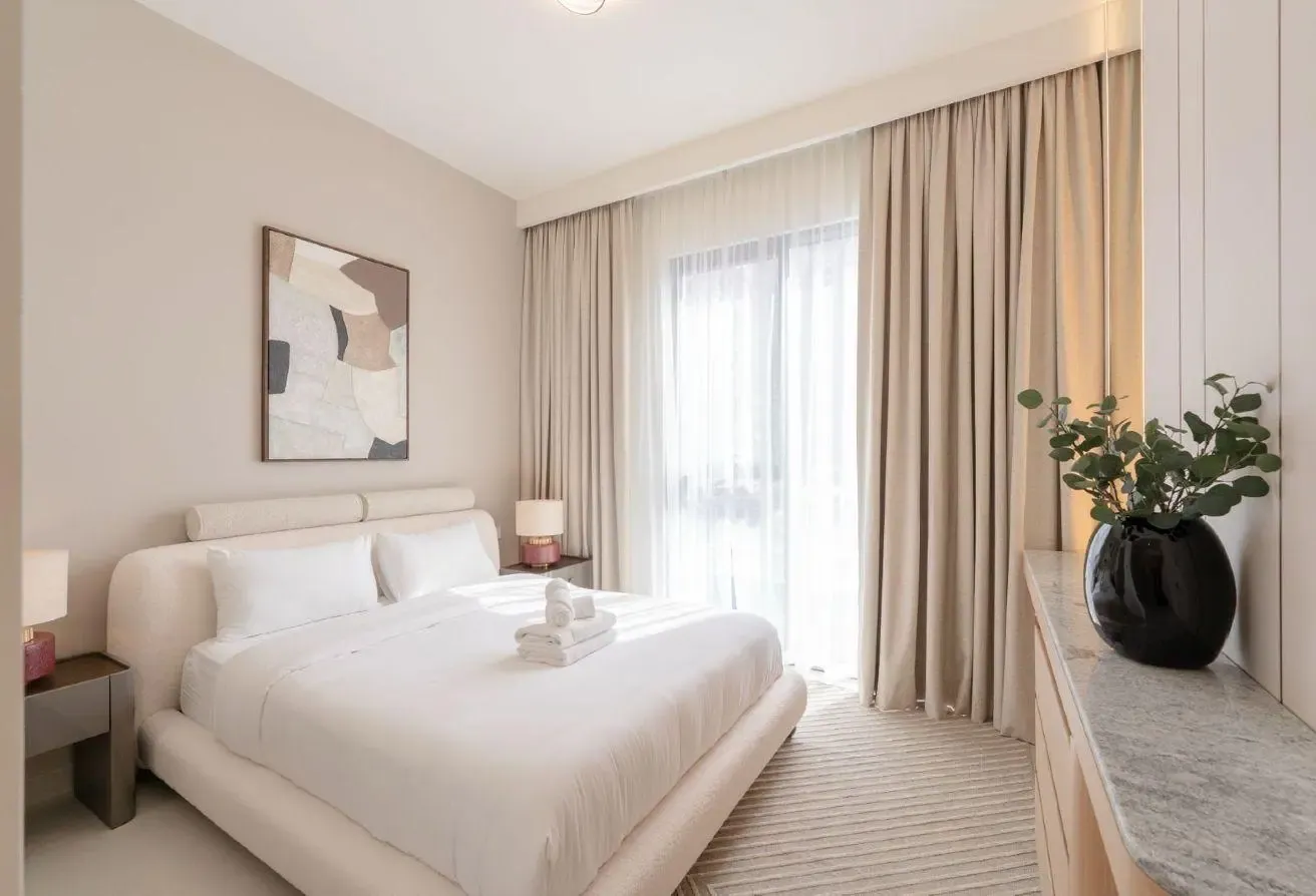 Amazing Amenities l Bright Unit l Great Location