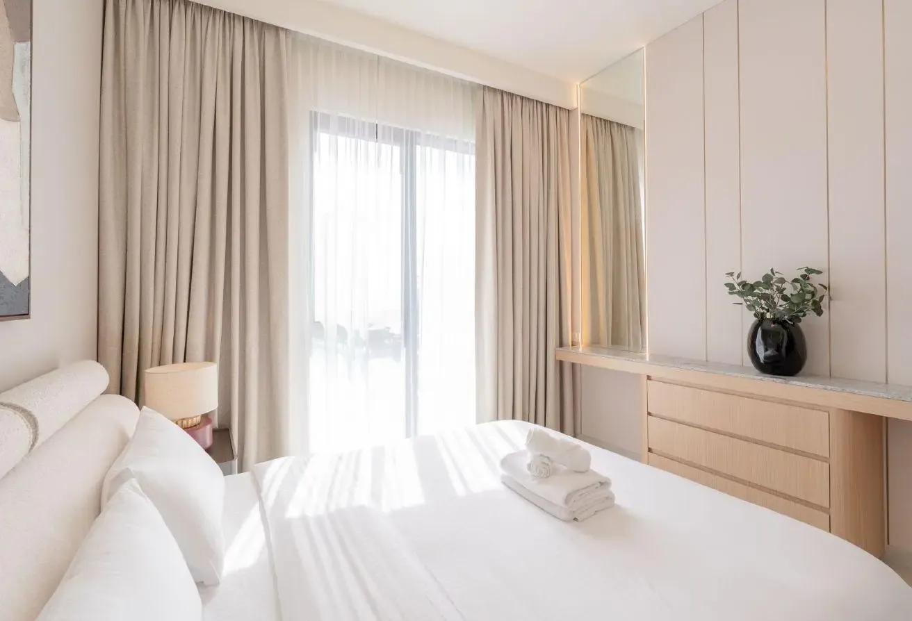 Amazing Amenities l Bright Unit l Great Location
