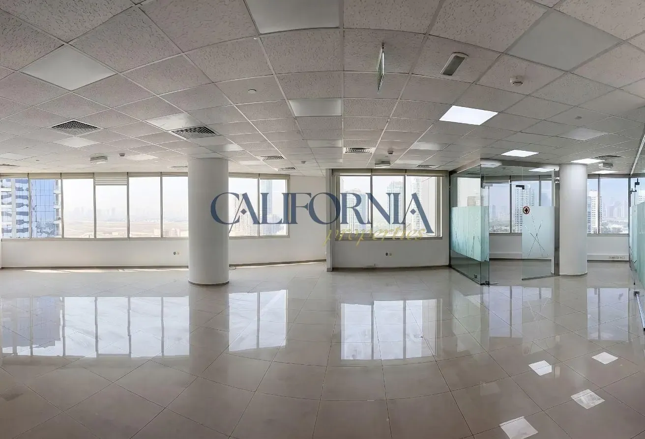 Unfurnished Golf View | Vacant | Glass Partitions