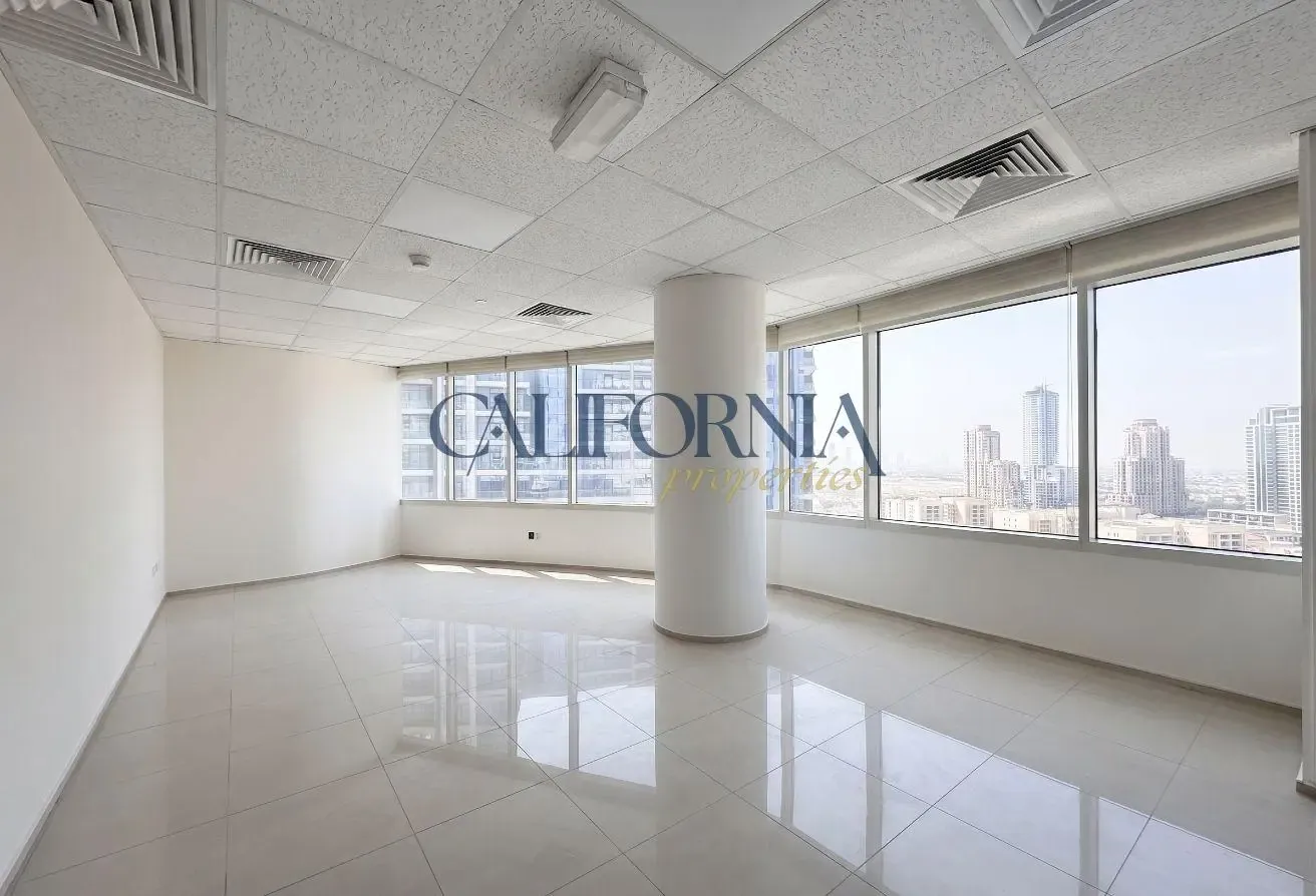 Unfurnished Golf View | Vacant | Glass Partitions