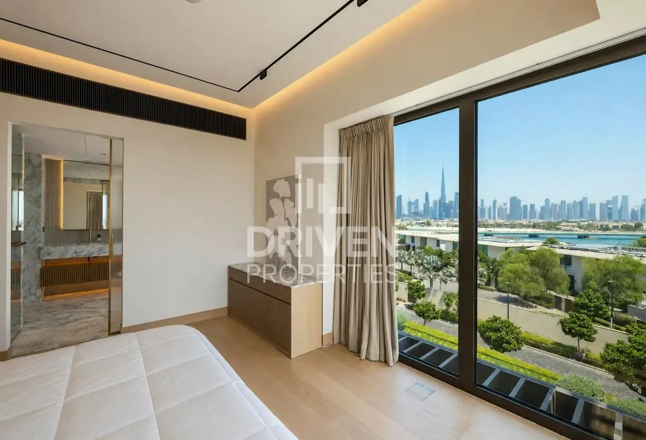 Lowest Price | Vacant | Full Skyline and Sea View