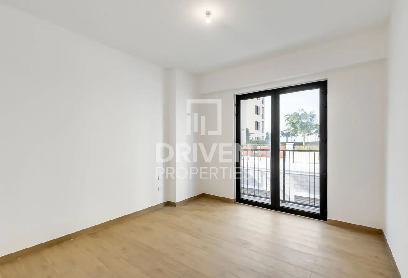 Mid Floor and Spacious with Modern Design