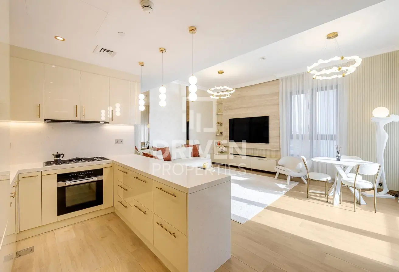 Fully Furnished and Modern | Stunning View