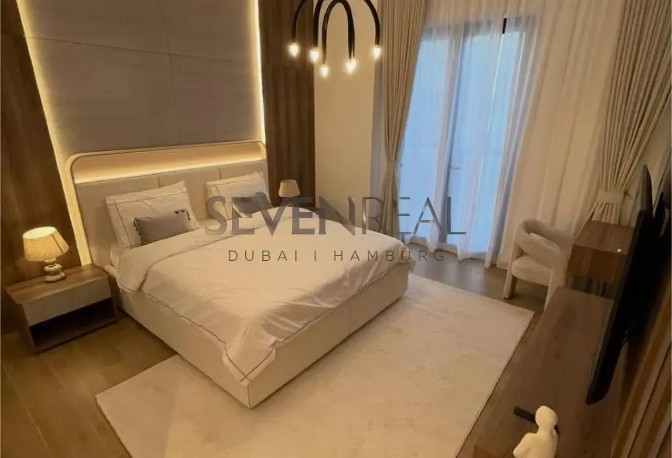 Luxury 2 BR | Dubai Skyline View | Beach Access