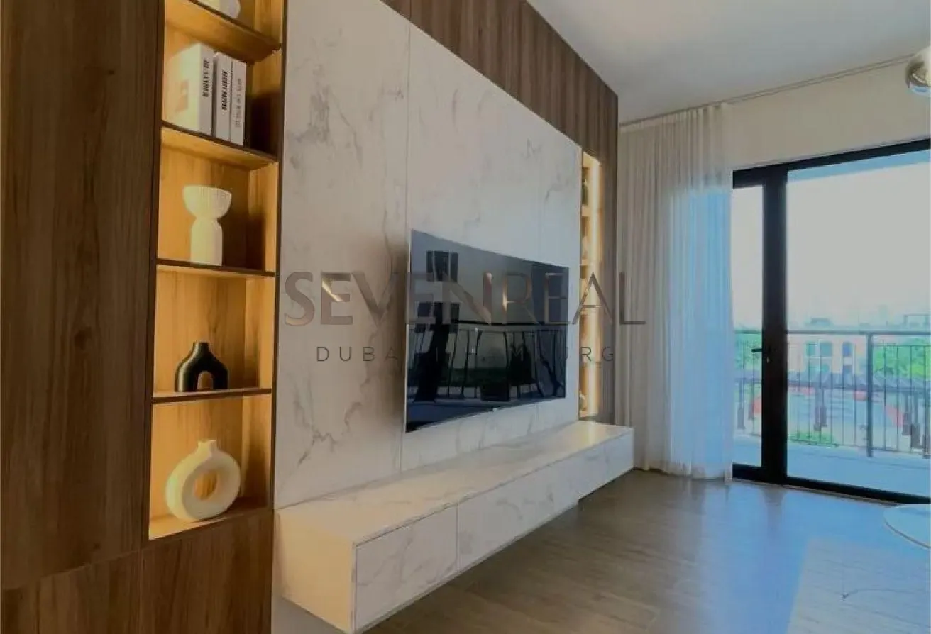 Luxury 2 BR | Dubai Skyline View | Beach Access