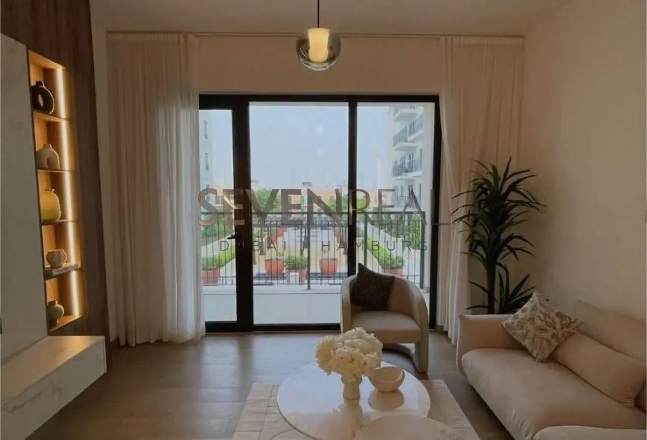Luxury 2 BR | Dubai Skyline View | Beach Access