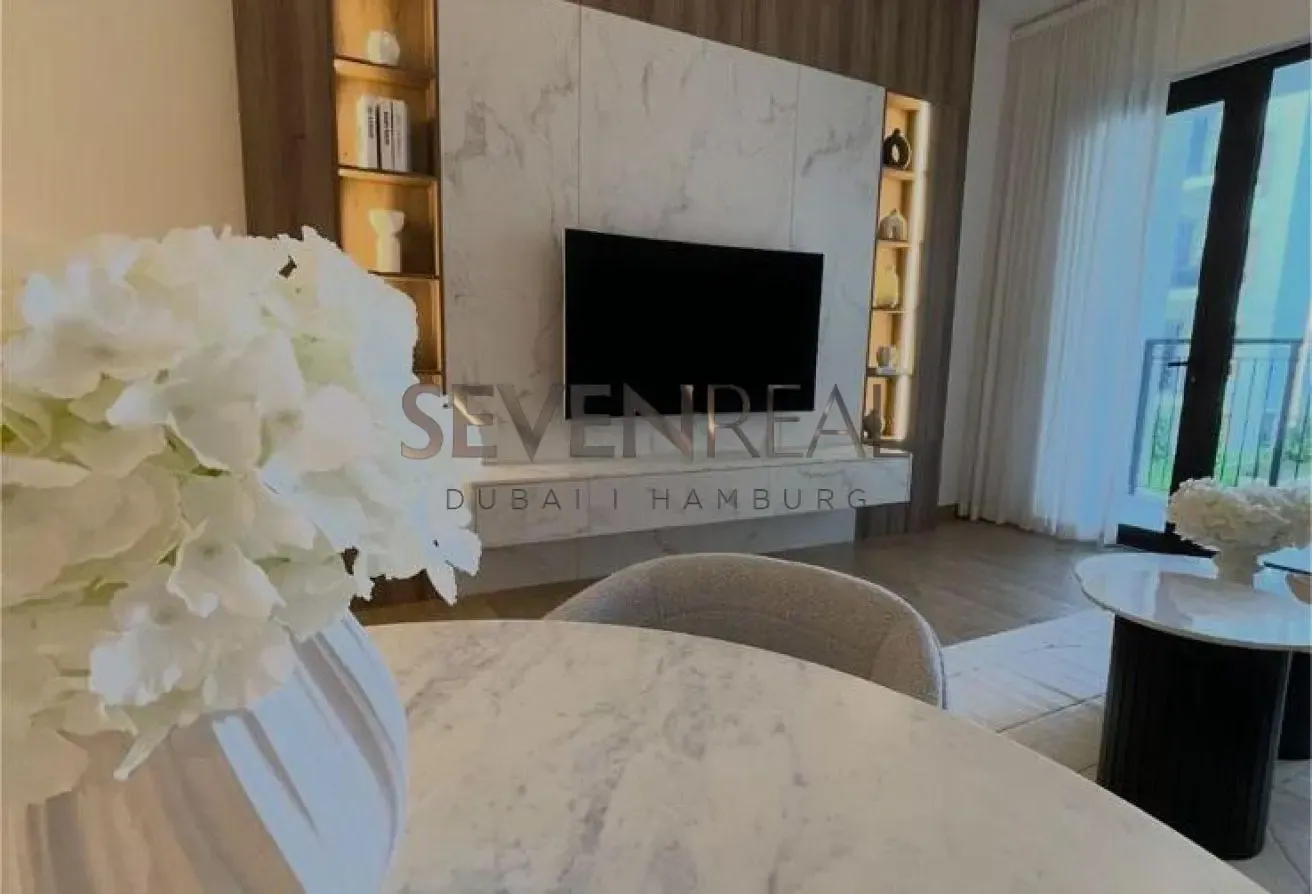 Luxury 2 BR | Dubai Skyline View | Beach Access