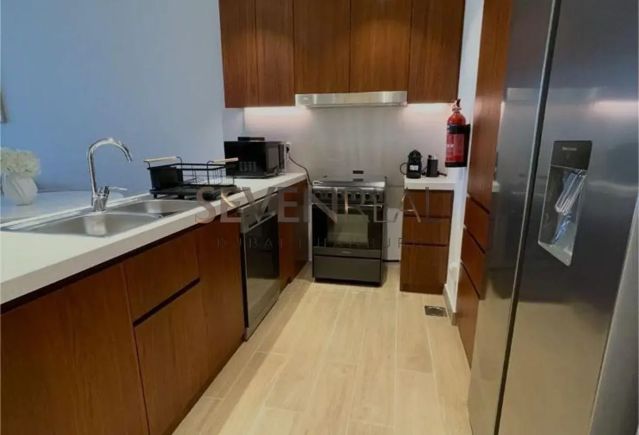 Luxury 2 BR | Dubai Skyline View | Beach Access