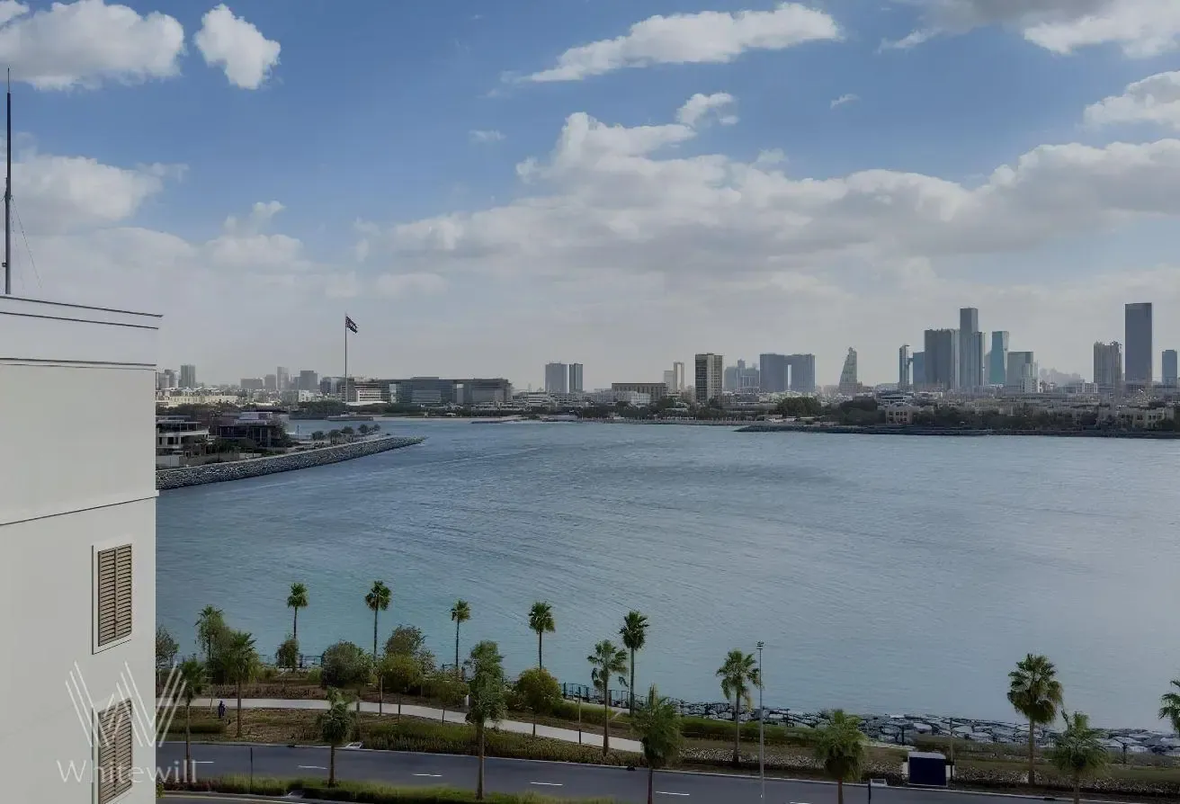 Luxury Furnished Corner Unit with Sea View