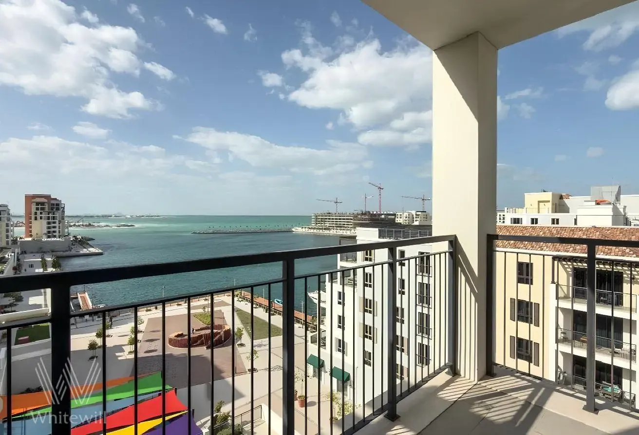 Luxury Furnished Corner Unit with Sea View