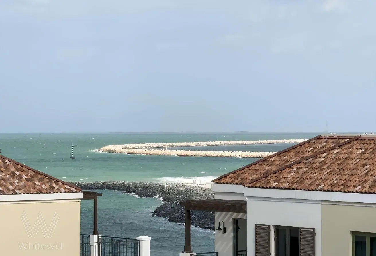 Luxury Furnished Corner Unit with Sea View