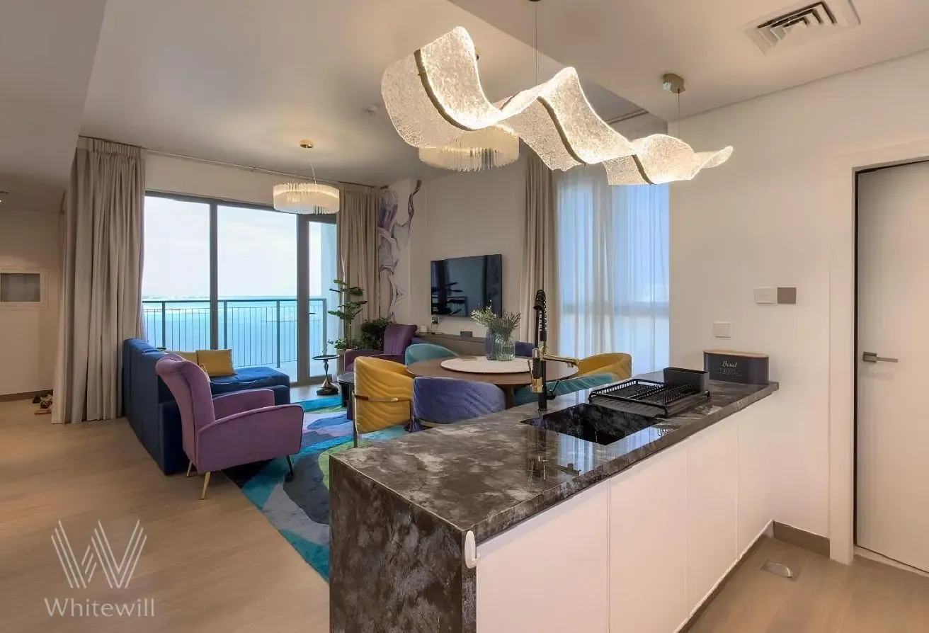 Luxury Furnished Corner Unit with Sea View