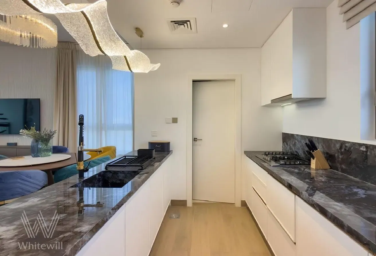 Luxury Furnished Corner Unit with Sea View