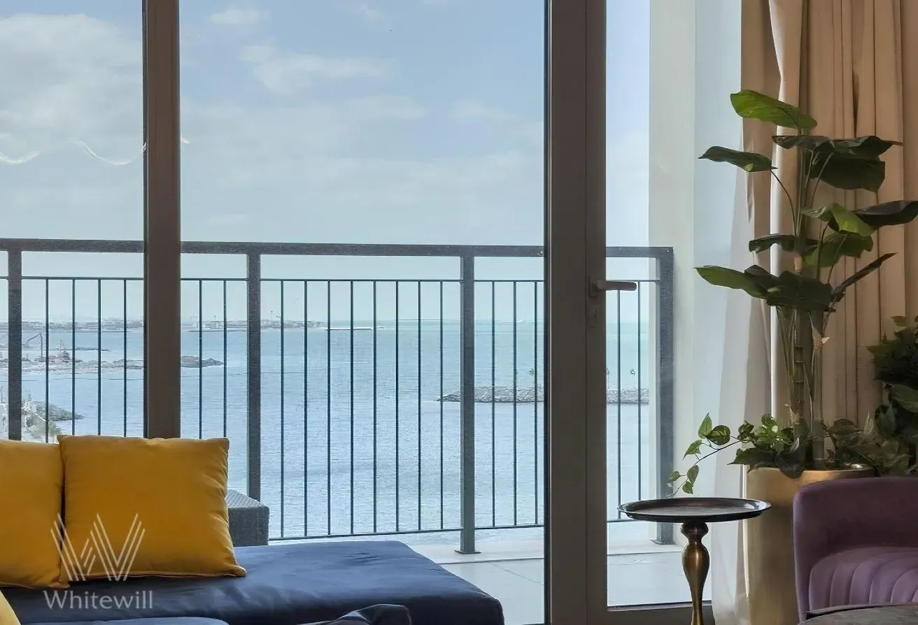 Luxury Furnished Corner Unit with Sea View