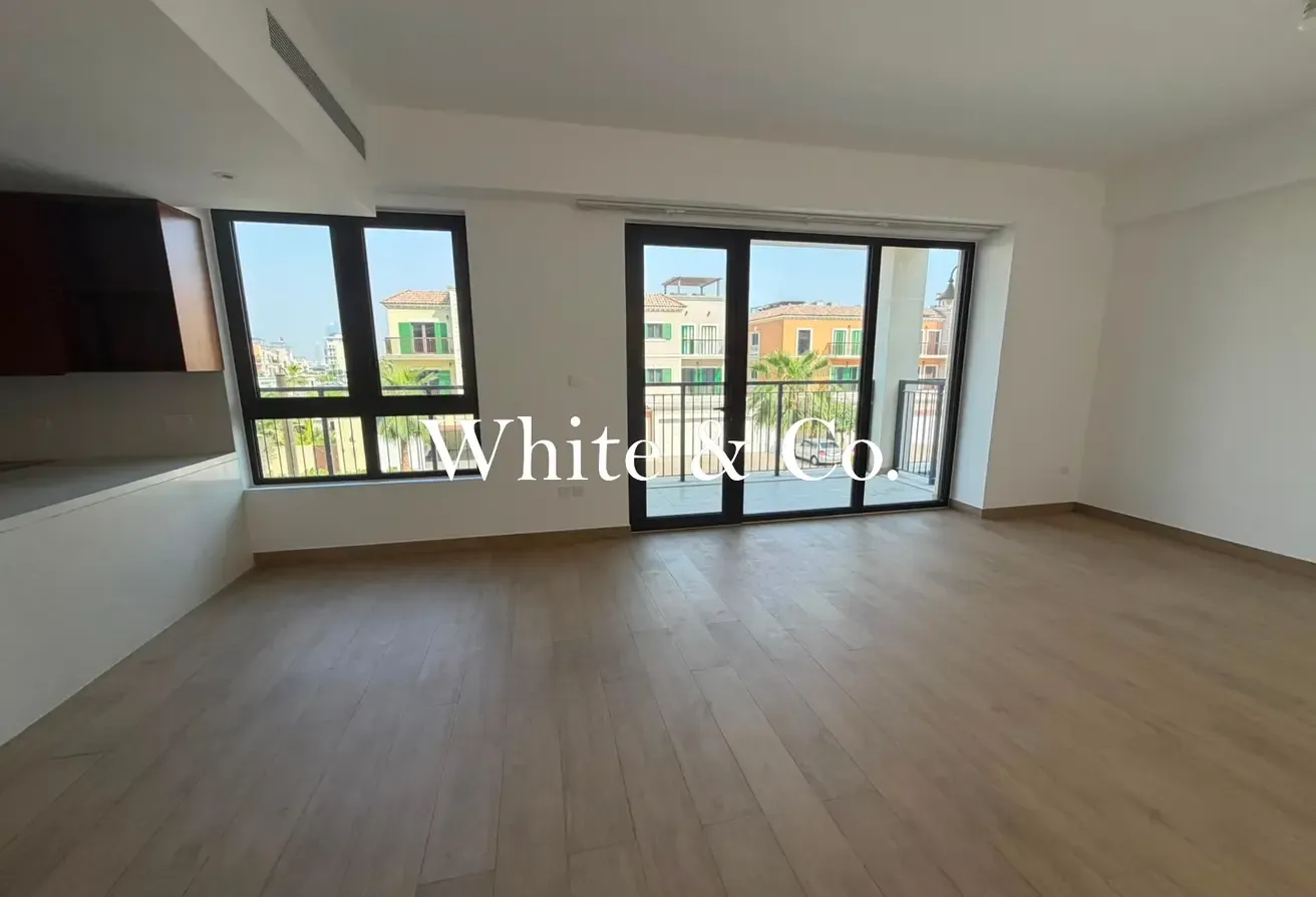 Vacant | Close to Amenities | Large Layout
