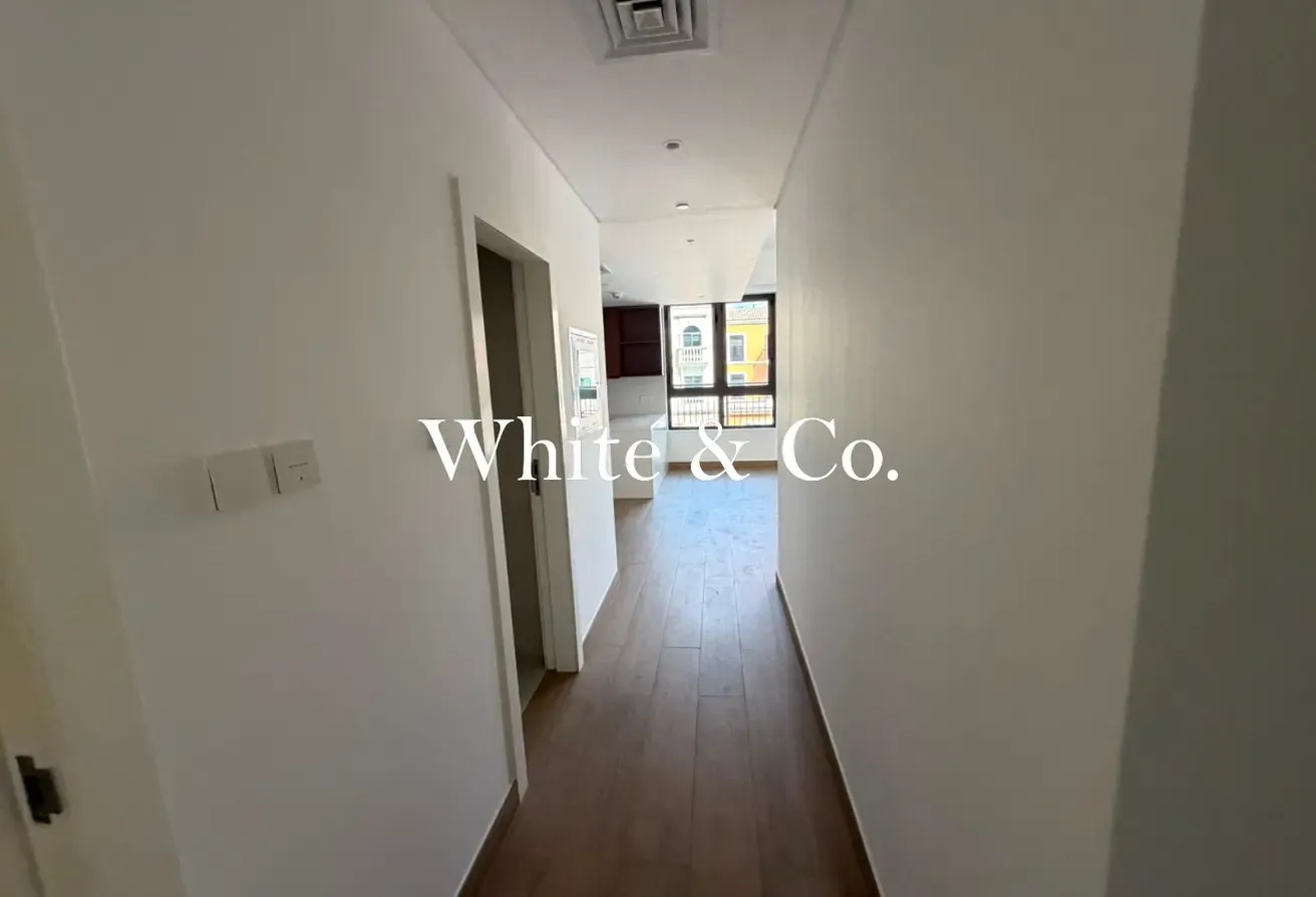 Vacant | Close to Amenities | Large Layout