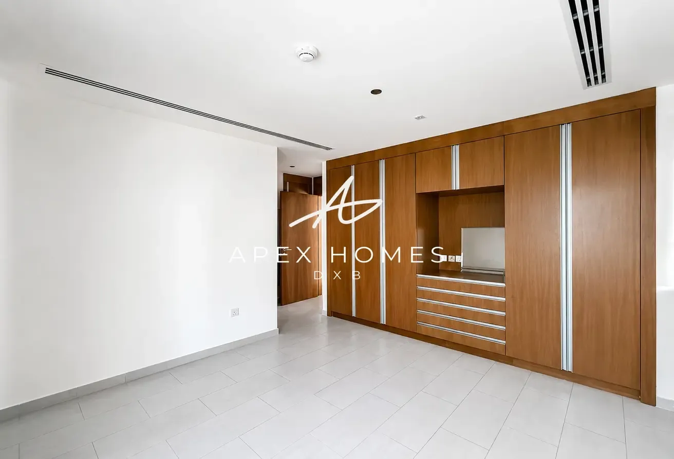 Vacant Oct | Spacious Unit | Corner Unit