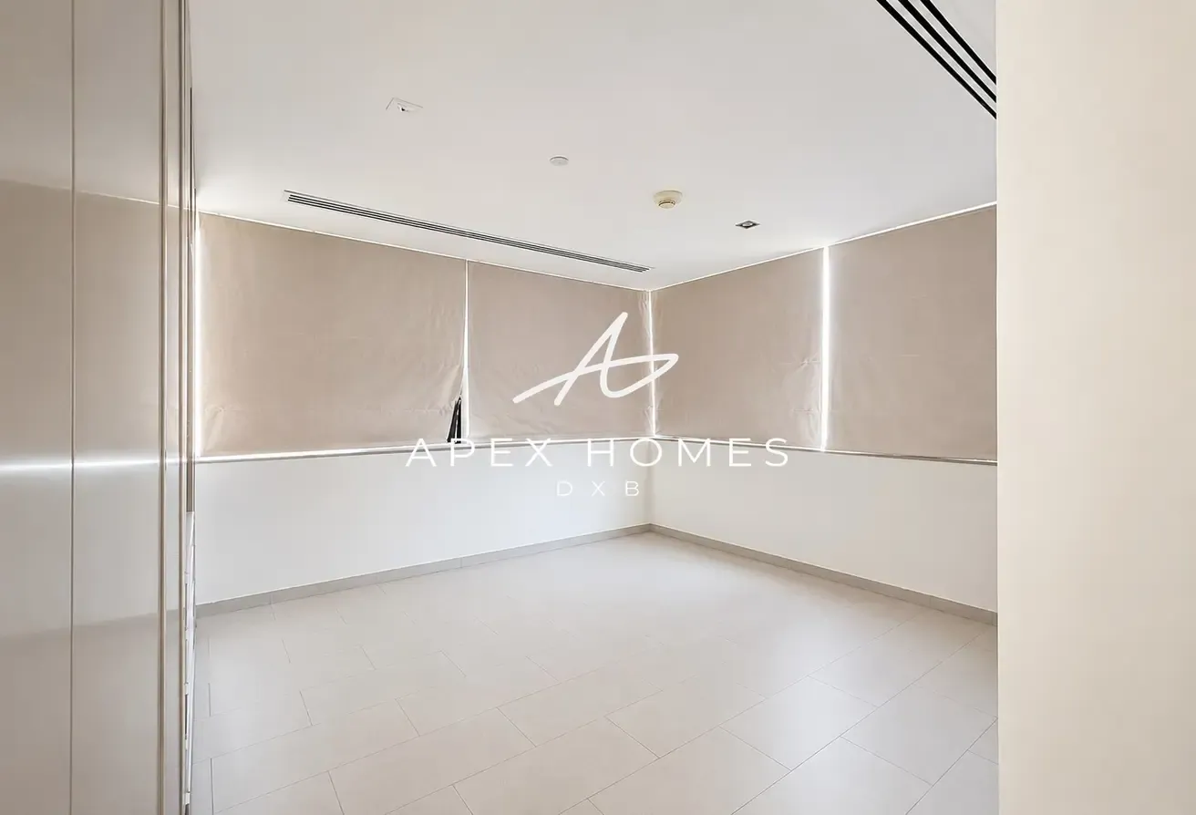 Vacant Oct | Spacious Unit | Corner Unit