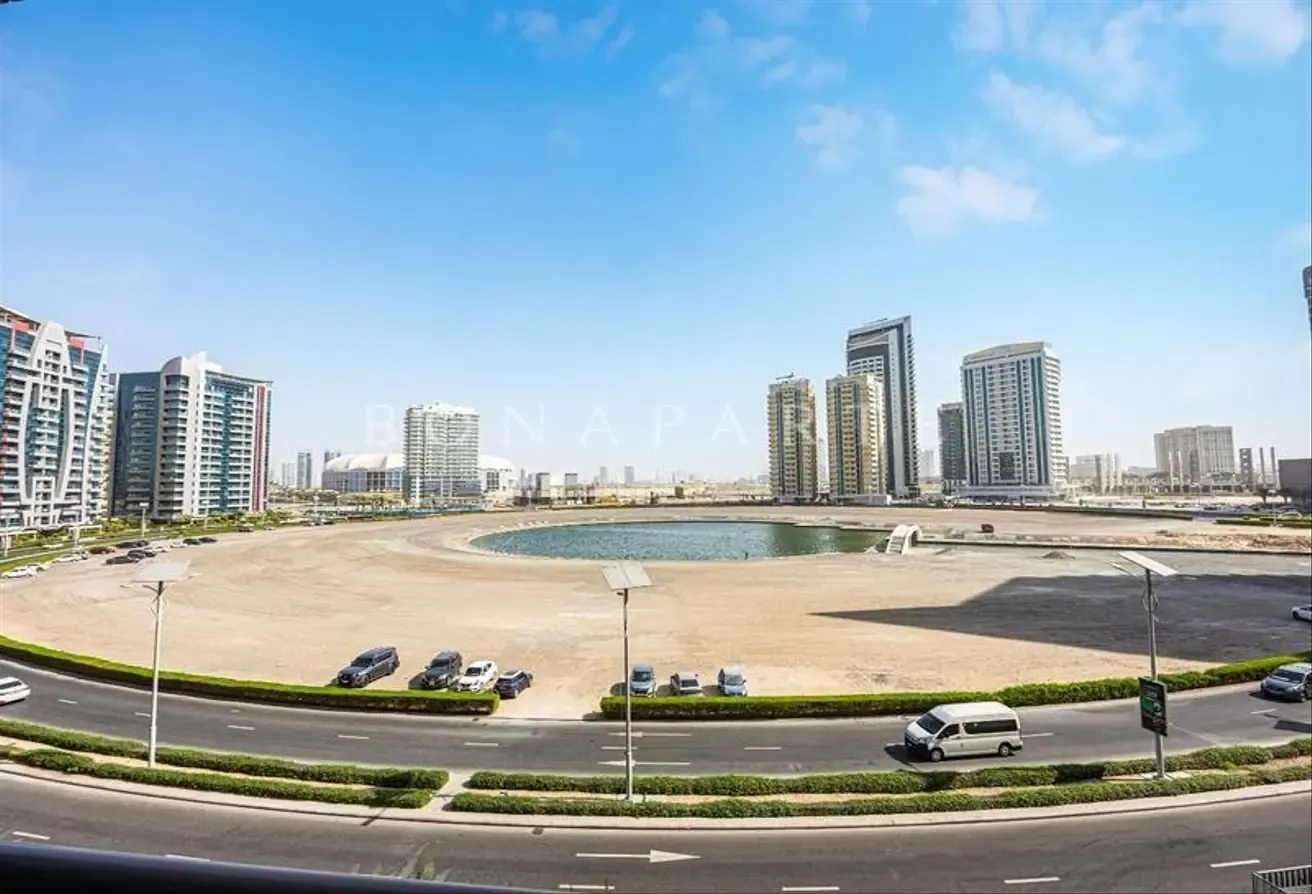 Modern Apartment | Spacious | Landmark Views