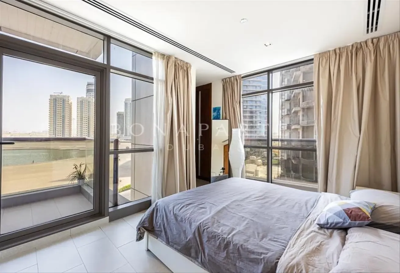 Modern Apartment | Spacious | Landmark Views