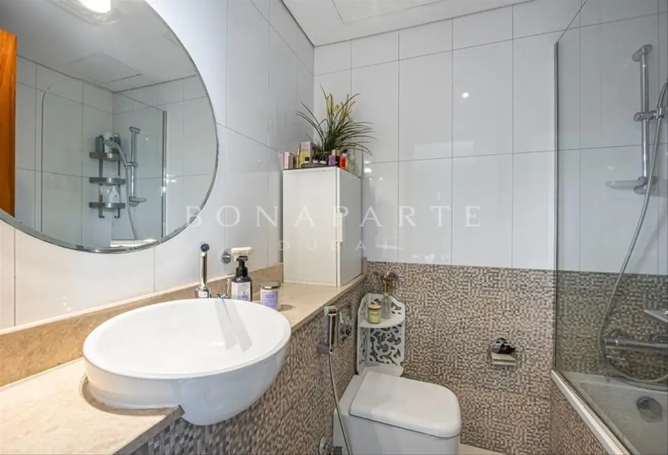 Modern Apartment | Spacious | Landmark Views