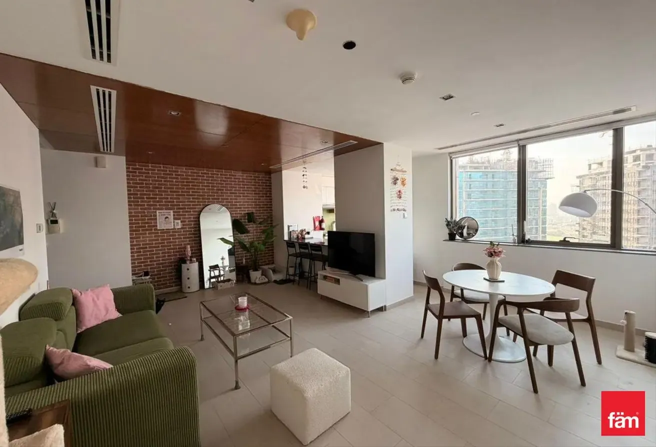 Corner Unit | Top Floor | Vacant On Transfer