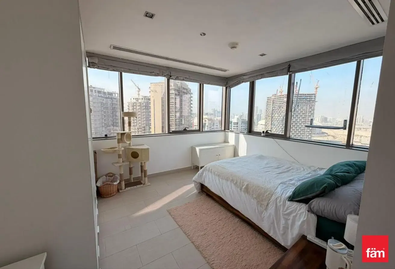 Corner Unit | Top Floor | Vacant On Transfer