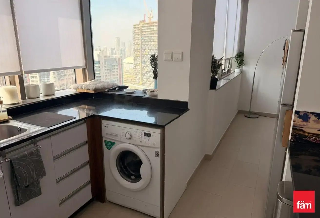 Corner Unit | Top Floor | Vacant On Transfer